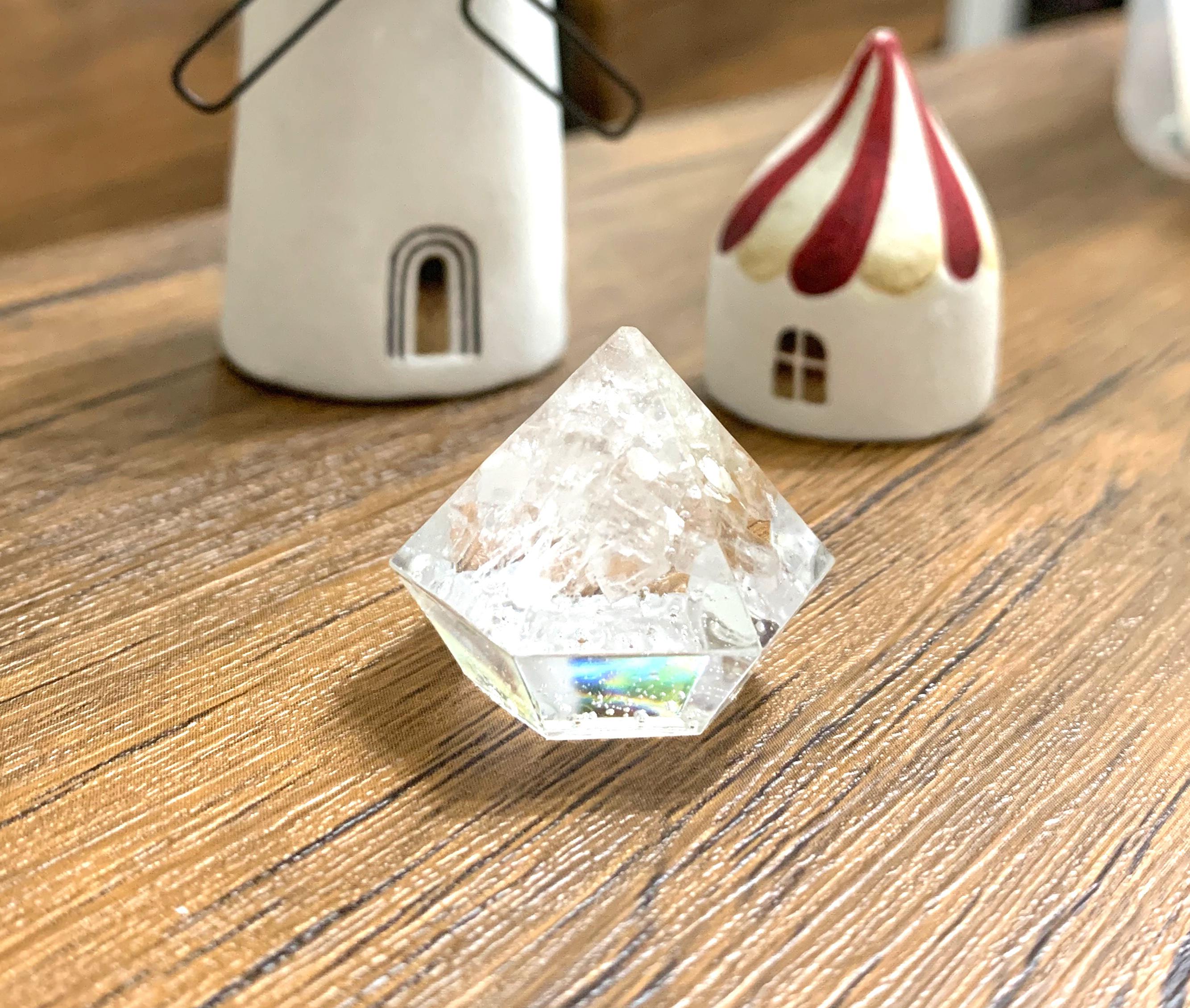 岩塩のかたまり 置物 ピラミッド型岩塩【大】 高さ約10cm 天然 ロックソルト パワーストーン