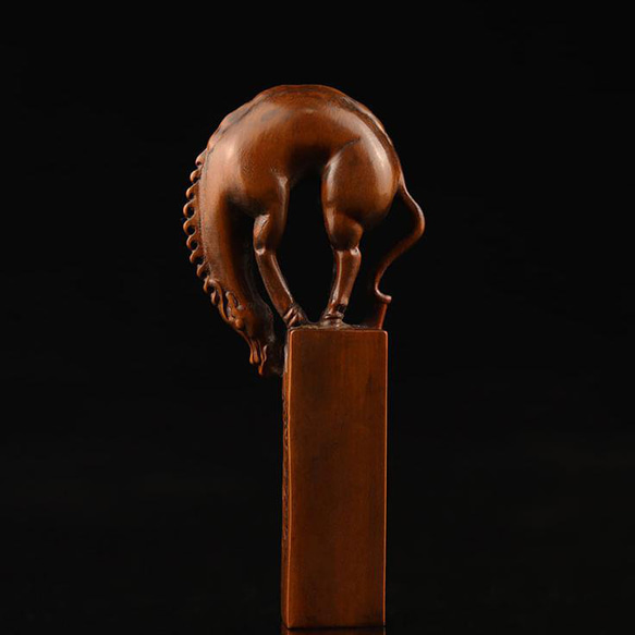 水飲み馬　参次元彫刻『篆』貴重木材（柘植・アンティーク） 1枚目の画像