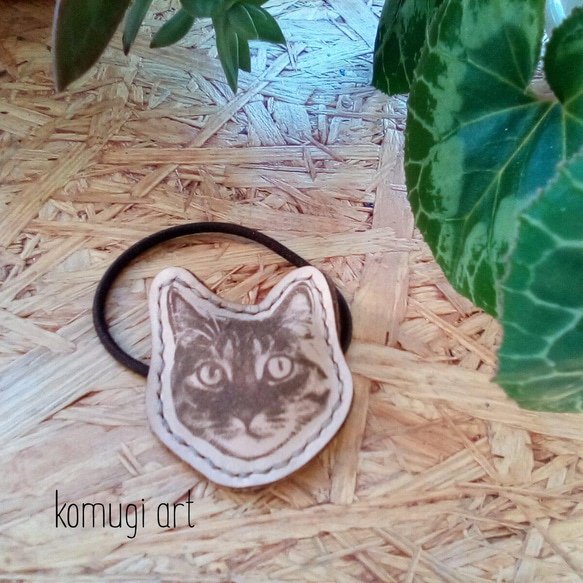 komugi art オリジナル猫顔　本革大人ヘアゴム 1枚目の画像