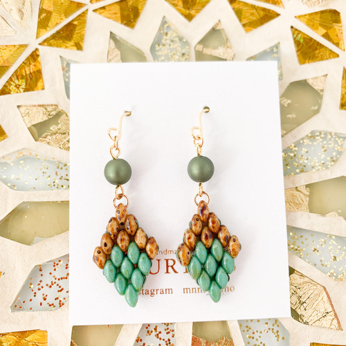 ビーズステッチの菱形ピアス/イヤリング ターコイズピカソ ピアス