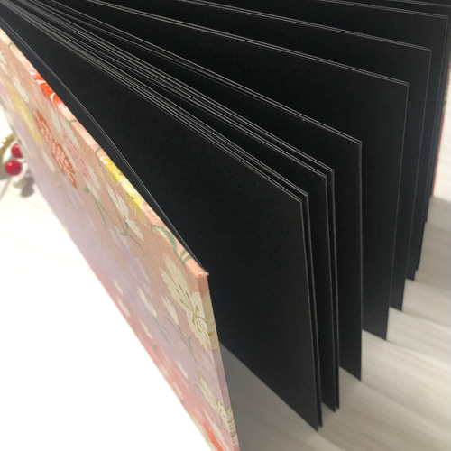 御朱印帳 黒和紙 見開き蛇腹タイプ B5 金襴生地使用 桜柄 ハンドメイド