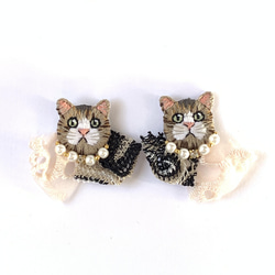 【dress up/猫/こてつ】刺繍ピアス 2枚目の画像