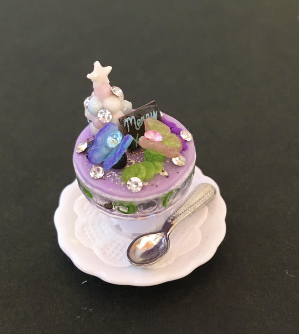 【キラキラ】ミニチュアパフェ紫　蝶　ぶどう　藤の花　ビジュー 2枚目の画像