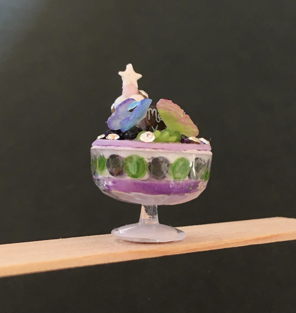 【キラキラ】ミニチュアパフェ紫　蝶　ぶどう　藤の花　ビジュー 5枚目の画像