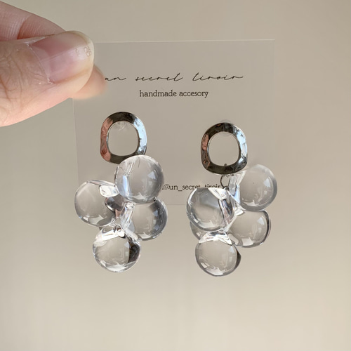 ちゅるるんクリア鈴丸ビーズのシルバーフープピアス ピアス（スタッド