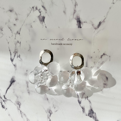 ちゅるるんクリア鈴丸ビーズのシルバーフープピアス ピアス（スタッド