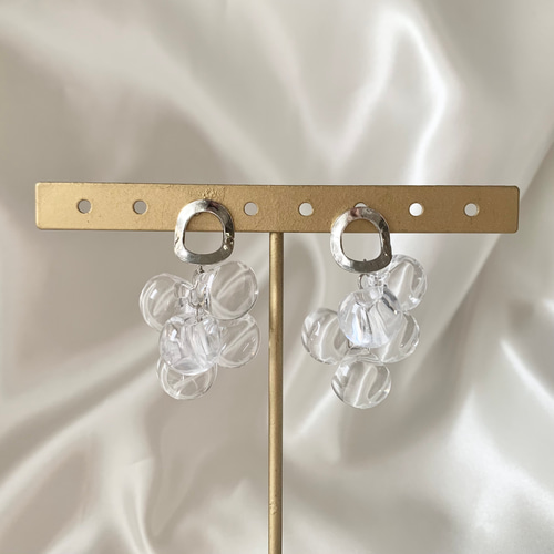 ちゅるるんクリア鈴丸ビーズのシルバーフープピアス ピアス（スタッド