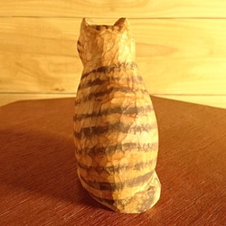 猫の木彫り　茶トラ猫 4枚目の画像