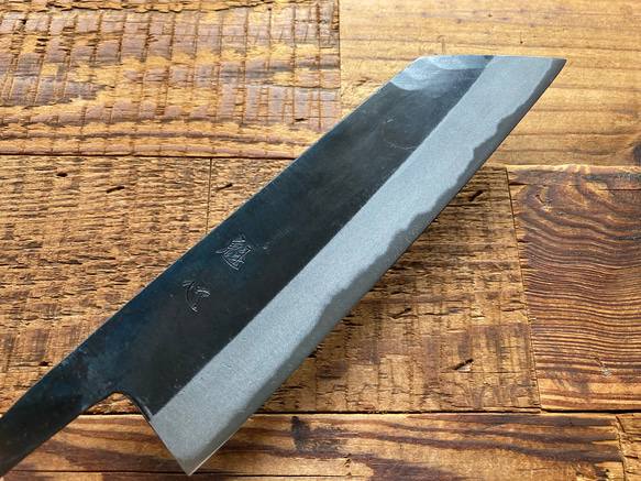 手工鍛造傳統黑色文化刀 Kiritsuke Santoku 165 毫米紅木手柄 第5張的照片