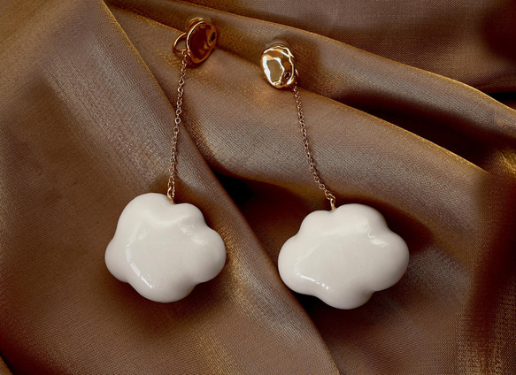 極輕吊墜雲朵耳環耳夾 イヤリング Light Cloud Dangler Earrings Earclips 溫暖手作 第6張的照片