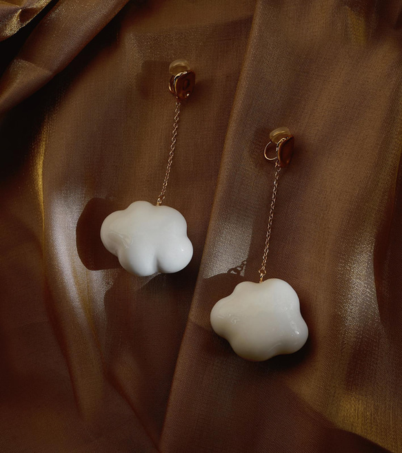 極輕吊墜雲朵耳環耳夾 イヤリング Light Cloud Dangler Earrings Earclips 溫暖手作 第2張的照片