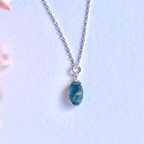 ハンドメイドペンダントトップ⭐︎モスアクアマリン(非加熱) モスアクアマリンAAA+ のシンプルな首飾り SV925 ネックレス