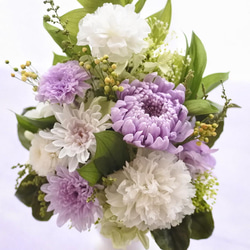 《葵・AOI 》優しい色合いのお供え花・すべてプリザーブドフラワーの仏花 ・《Creema限定》花器付 4枚目の画像