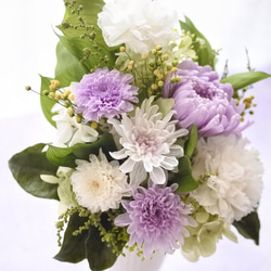《葵・AOI 》優しい色合いのお供え花・すべてプリザーブドフラワーの仏花 ・《Creema限定》花器付 3枚目の画像