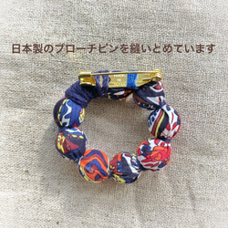 リバティで作った 〇を繋いだブローチ スカーフカラー 4枚目の画像