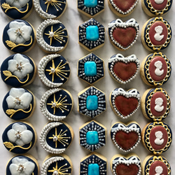 ☆即納☆【ネイビー缶】ブローチみたいなビジューアイシングクッキー