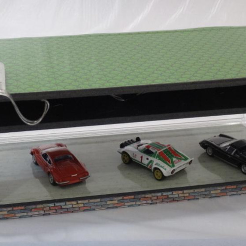 ミニカー観賞用ガレージ ジオラマ：1/64（トミカサイズ
