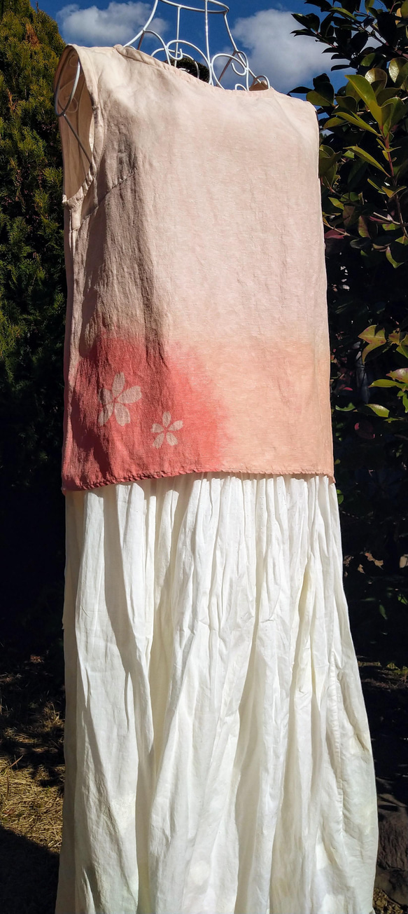 新作　桜＆びわの葉　＆茜　染め　ほんのりピンク色の　シルクヘンプ(おおあさ)　タンクトップ 1枚目の画像