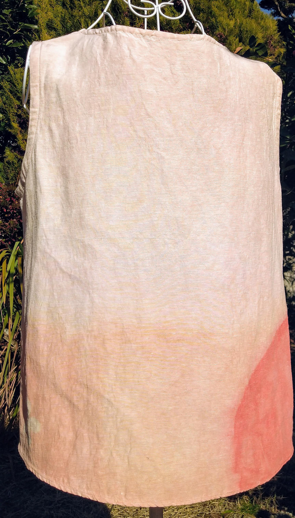 新作　桜＆びわの葉　＆茜　染め　ほんのりピンク色の　シルクヘンプ(おおあさ)　タンクトップ 5枚目の画像