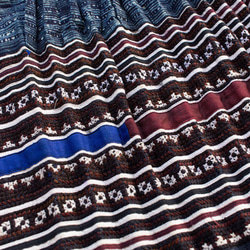 モン族刺繍スカート 4　ロングスカート 84cm丈 * 刺繍と藍染めろうけつ染め * 古布 * エスニック 5枚目の画像