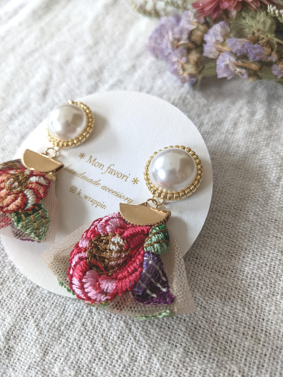 パールカボションとインド刺繍リボンのタッセルイヤリング【フラワー 