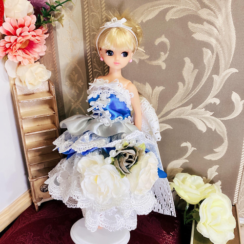たっぷりチュールレース6段のブルードレス ブライス リカちゃん アウト