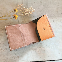 【手縫い二つ折り革財布】ギフトに最適♪優しい色合いグレイッシュブラウン・ナチュラルテイスト・シンプルで使いやすい！ 3枚目の画像