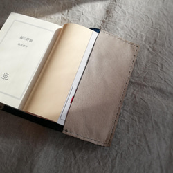 ブックカバー　文庫本サイズ　ネイビー✗ライトグレー　ピッグスキンレザー 8枚目の画像
