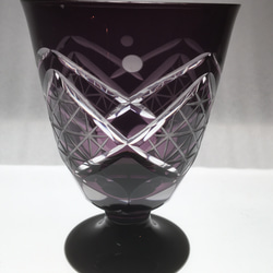 江戸切子　父の日　ワイングラス　送料無料　無料包装　退職祝　記念品　結婚祝　新築祝　紫被せフリーグラス（麻の葉模様） 3枚目の画像