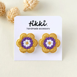 ゆらゆら お花のフレーム 刺繍ピアス／イヤリング【グリーン】 ピアス