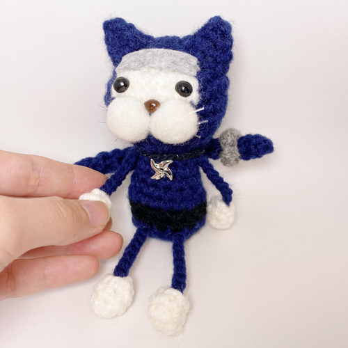 猫のあみぐるみ おちゃめで可愛い青い忍者ねこぴ【キーホルダー