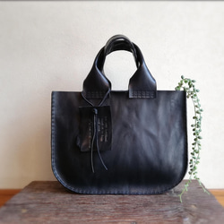 【R様オーダー品】Round tote M　ブラック　オイルワックスレザー 1枚目の画像