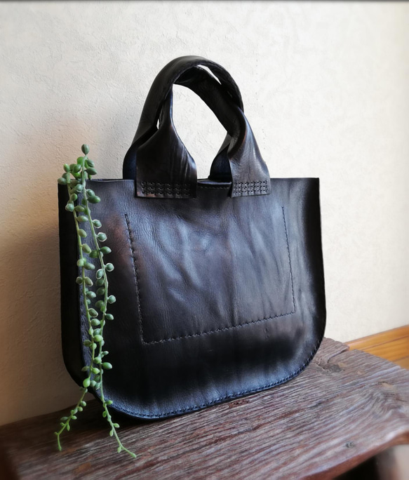 【R様オーダー品】Round tote M　ブラック　オイルワックスレザー 7枚目の画像