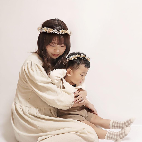 親子2点セット】ベージュのおだやかなボタニカル花かんむり 