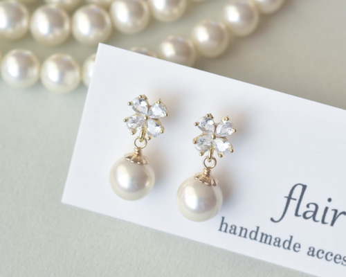 9㎜ 国産貝パールが揺れる ジルコニアクローバー ピアス/イヤリング