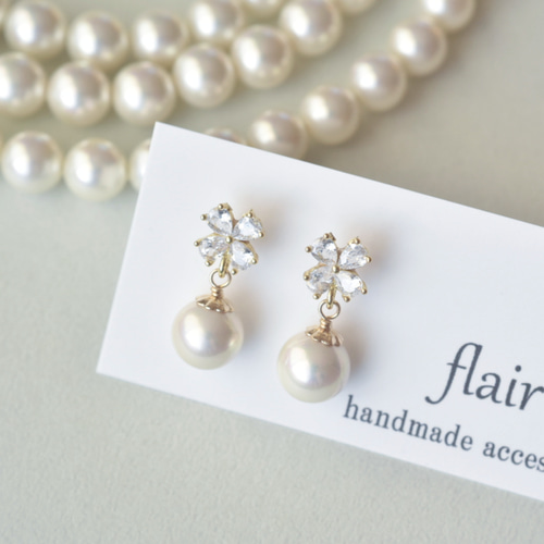 9㎜ 国産貝パールが揺れる ジルコニアクローバー ピアス/イヤリング