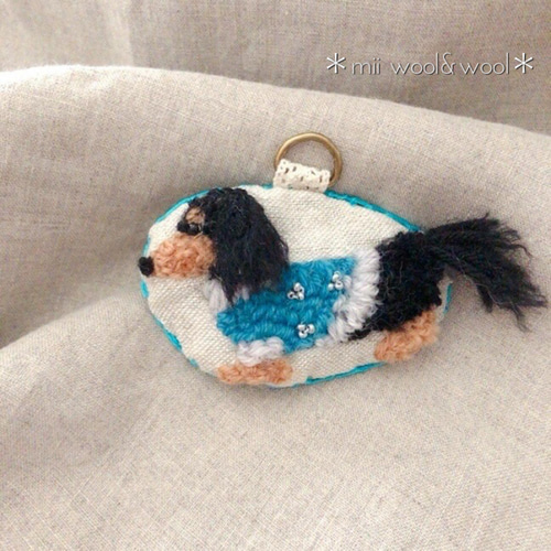 ダックスフンド♡ ふわもこセーターわんこ 2way仕様ブローチ&チャーム
