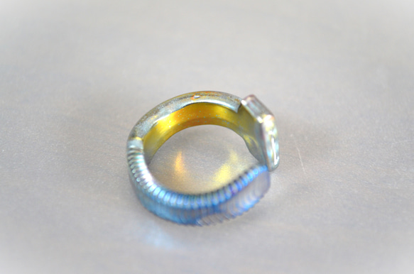 Titanium ring・ボルトだったチタンリングあるいはイヤーカフ・10号 3枚目の画像