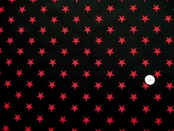 コットンツイル　星☆彡プリント柄　　ブラック地レッド星柄　1600-72 3枚目の画像
