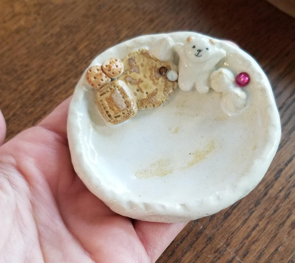 陶の小さなクマさん小皿（大好きなクッキーと）～小さな小物入れ～ 4枚目の画像