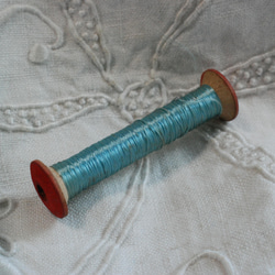 アンテイーク 木製スプール シルク糸 ブルー系 2枚目の画像