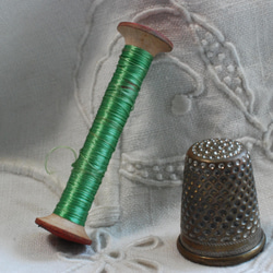 アンテイーク 木製スプール シルク糸 緑系 3枚目の画像