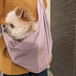 ペットスリング・犬・猫　犬・猫　抱っこ紐　くすみパープル色　肩紐調整可能　収納袋付き 9枚目の画像