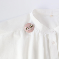 刺繍ブローチ/ヘアゴム　桜の花とメジロ 3枚目の画像
