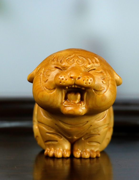 ♦木彫 虎 透し彫り 一点物 飴色 トラ 寅 干支 縁起物 置物古美術品 骨董品 虎 木彫り 置物 ♢木彫 虎 透し彫り 一点物 飴色 トラ 寅 干支