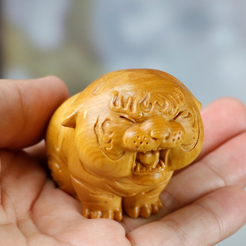 極上品 虎 木彫り 飾り置物 工芸品 精密彫刻 彫刻 大波彫刻 通販