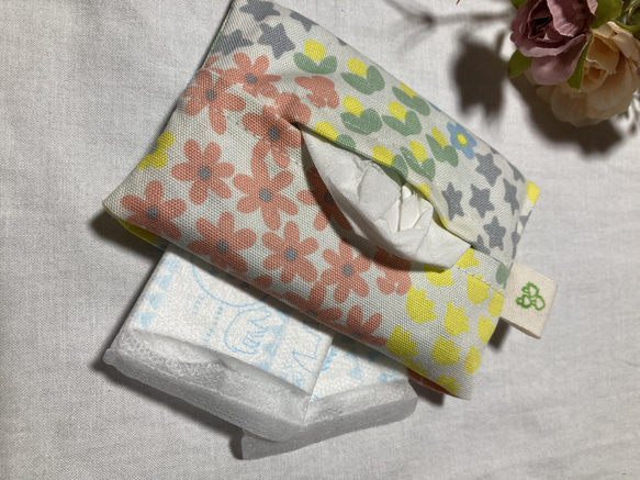 ポケットティッシュカバー（ケース）♡裏ポケット付き♡白・花♡吊り下げ可能♡ハンドメイド 人気・おすすめ｜売れ筋商品・話題商品におすすめ コスパ重視 安心配送 スピーディーにお届け