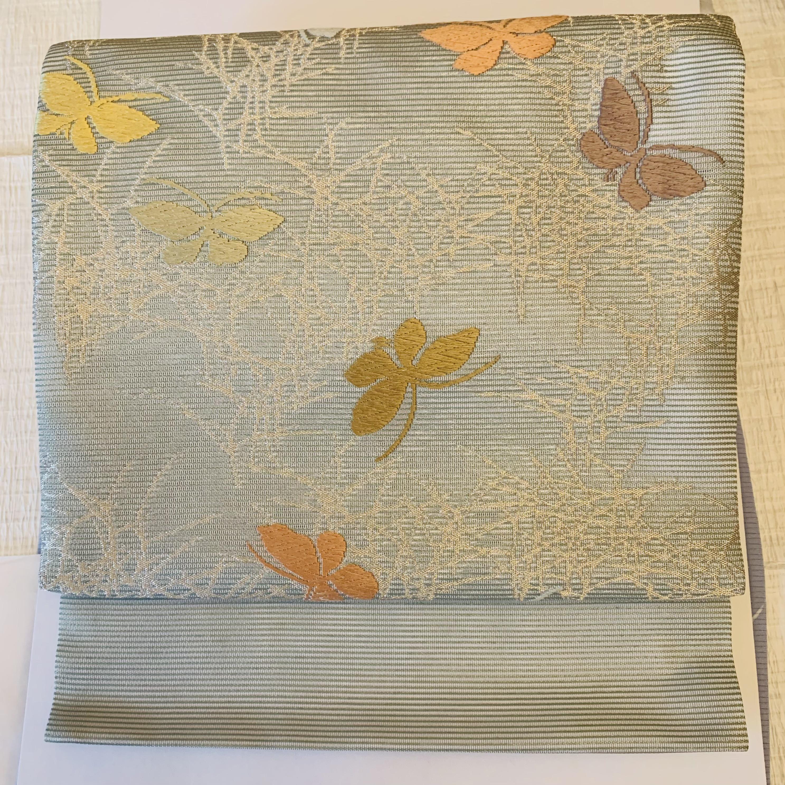 セール！夏用の結び帯(作り帯)/西陣織、絹シルク100%蝶々柄(水色)。挿すだけ完成、簡単着付け帯