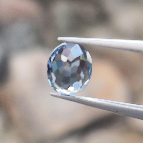 スピネルルース グレーがかったブルーの美しいスピネル 1.05カラットの