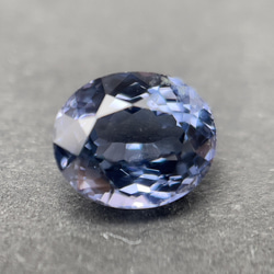スピネルルース グレーがかったブルーの美しいスピネル 1.05カラットのオーバルカット 天然宝石 スリランカ原産 1枚目の画像